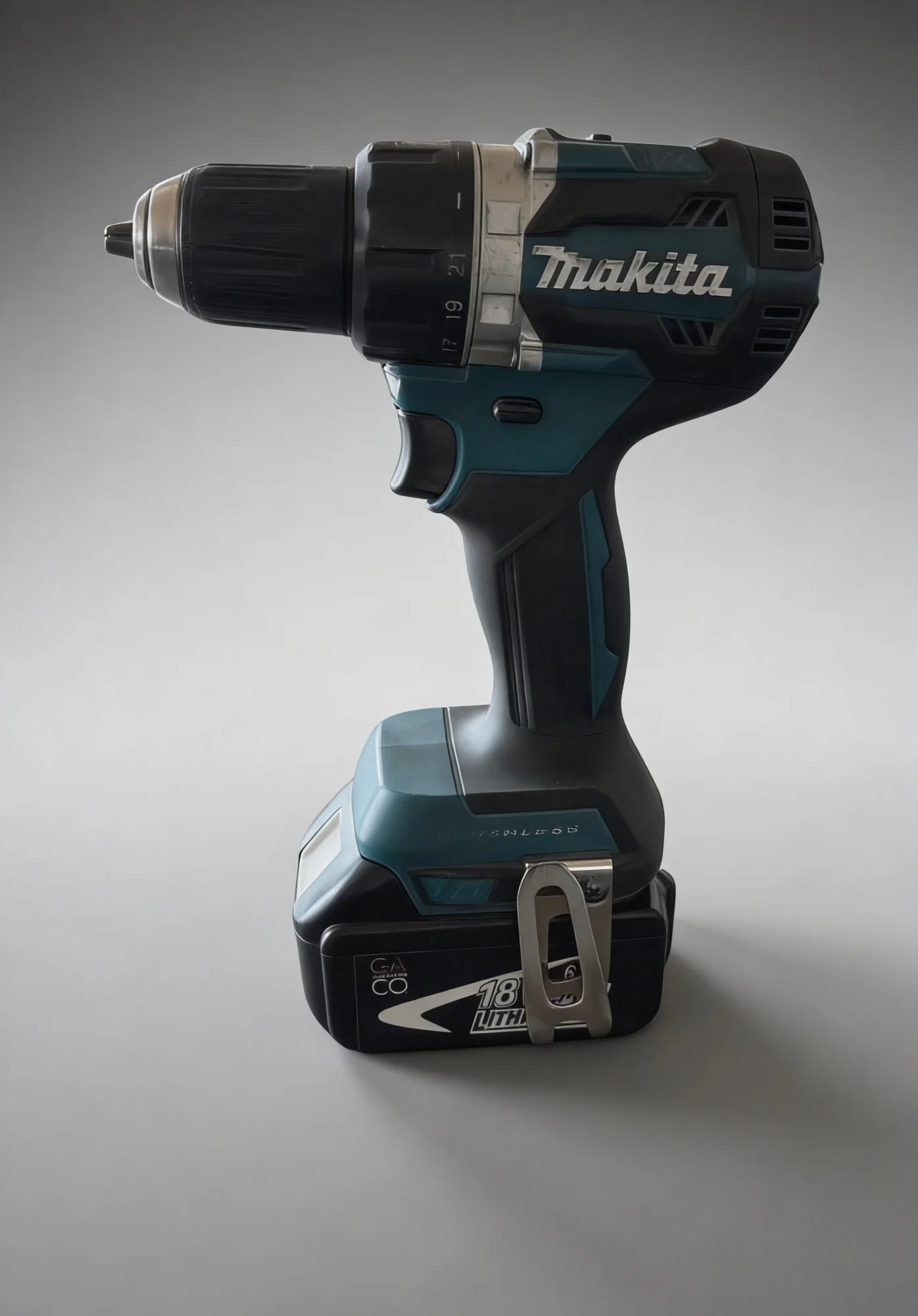 Akumulatora urbjmašīna / skrūvgriezis Makita 18V