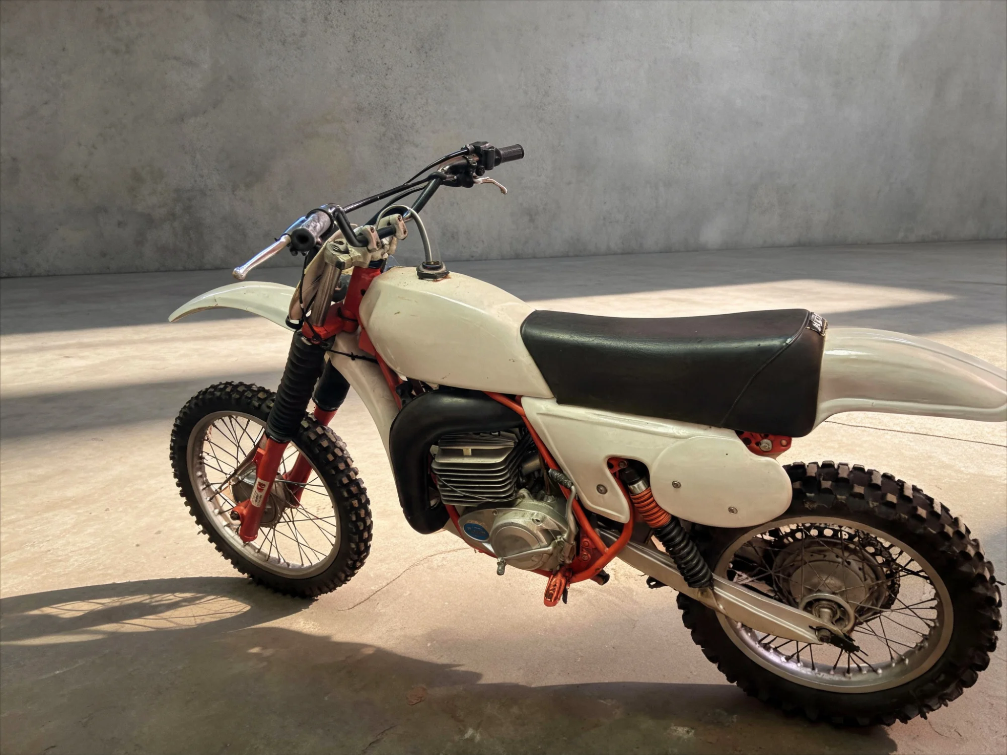 ČZ 250 motokrosa motocikls