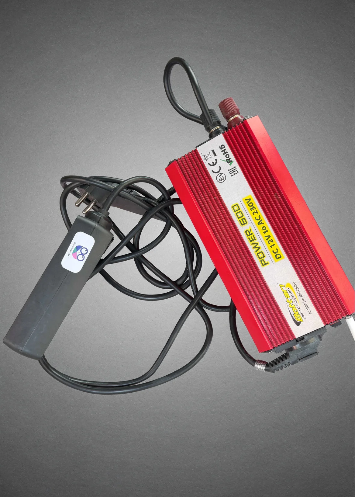Sprieguma pārveidotājs 12V–230V (600W)